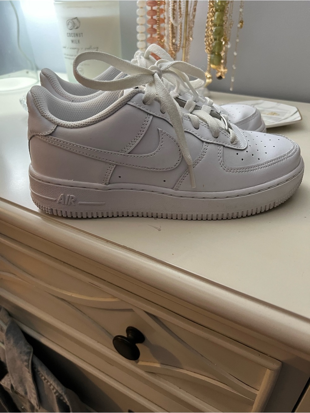 Nike women’s White Low-Top Sneakers